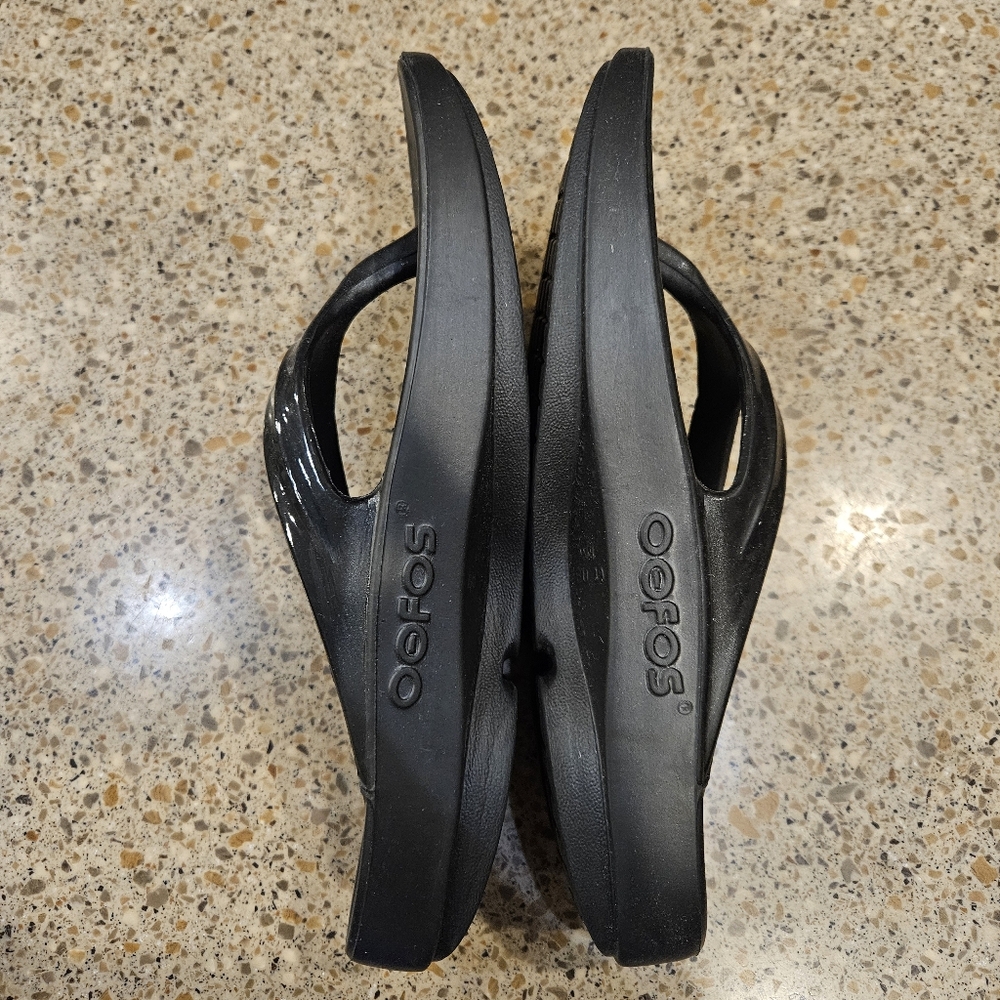 OOFOS SZ 8 OOLALA Black Sandal Thong Comfort Support Absorbs Impact - Picture 6 of 9
